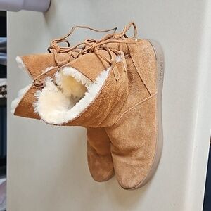 Koolaburra ugg tie back short boots